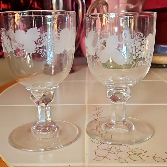 French heavy Crystal Frosted Etched hexagonal cutstemware large goblets - Picture 5 of 8